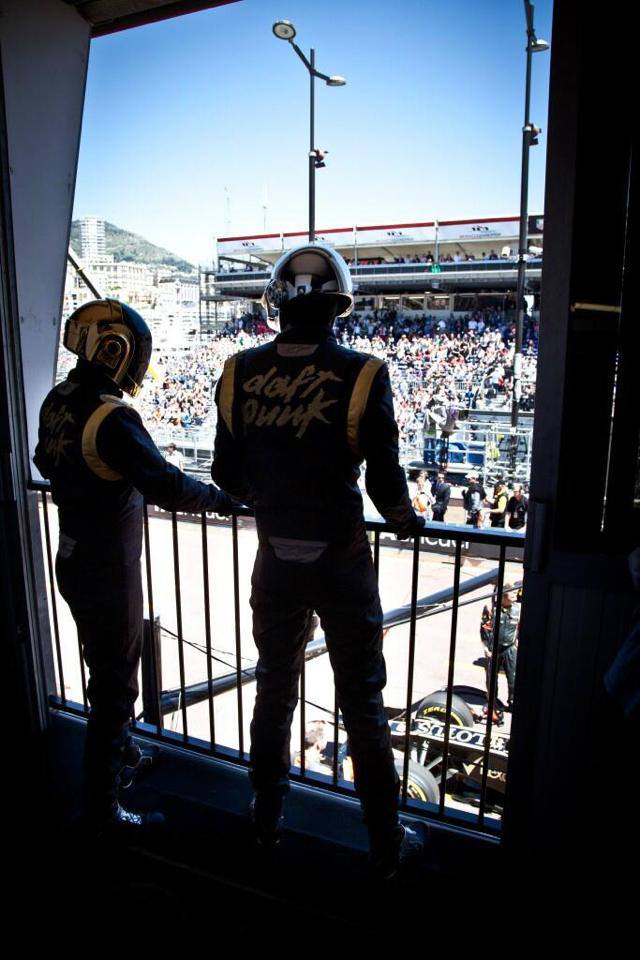 430991_10151449749335143_1136225861_n